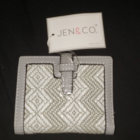 Jen & Co Handbags - NWT- Jen & Co Folding Wallet. Grey & White Chevron. Model WL2066